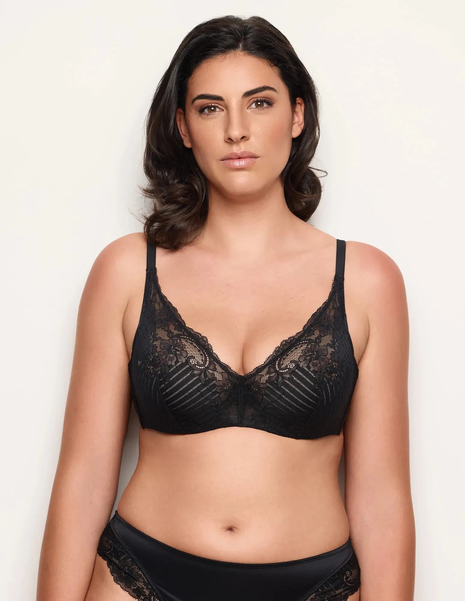 Yamamay_Black_Balconette Bra with Underwire in Different Cup Sizes Ð Malice_IBAD183007_072_02