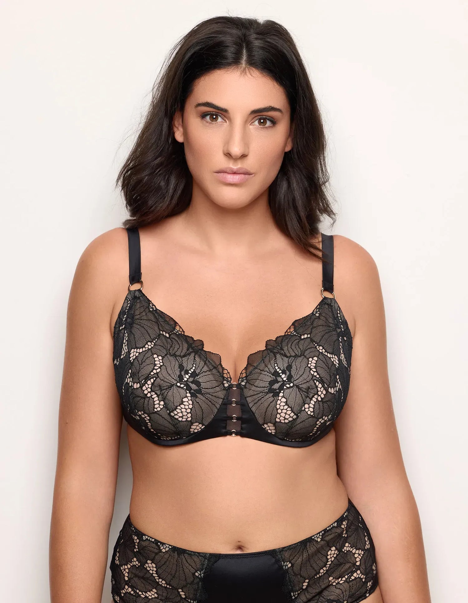 Yamamay_BLACK_Preformed Balconette Bra with Differentiated Cups and Underwire Ð Mythic_IBAD183013_072_01