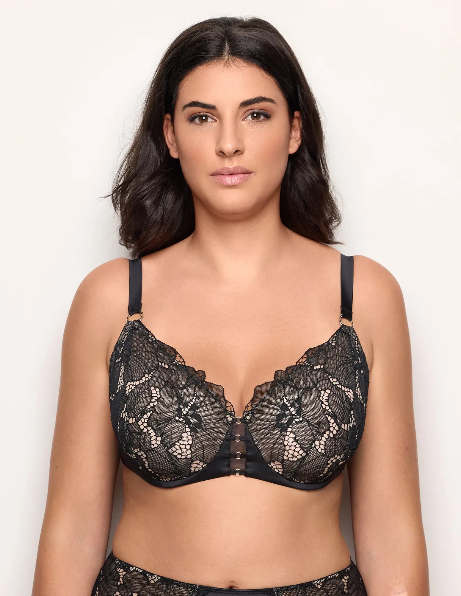 Yamamay_BLACK_Preformed Balconette Bra with Differentiated Cups and Underwire Ð Mythic_IBAD183013_072_02