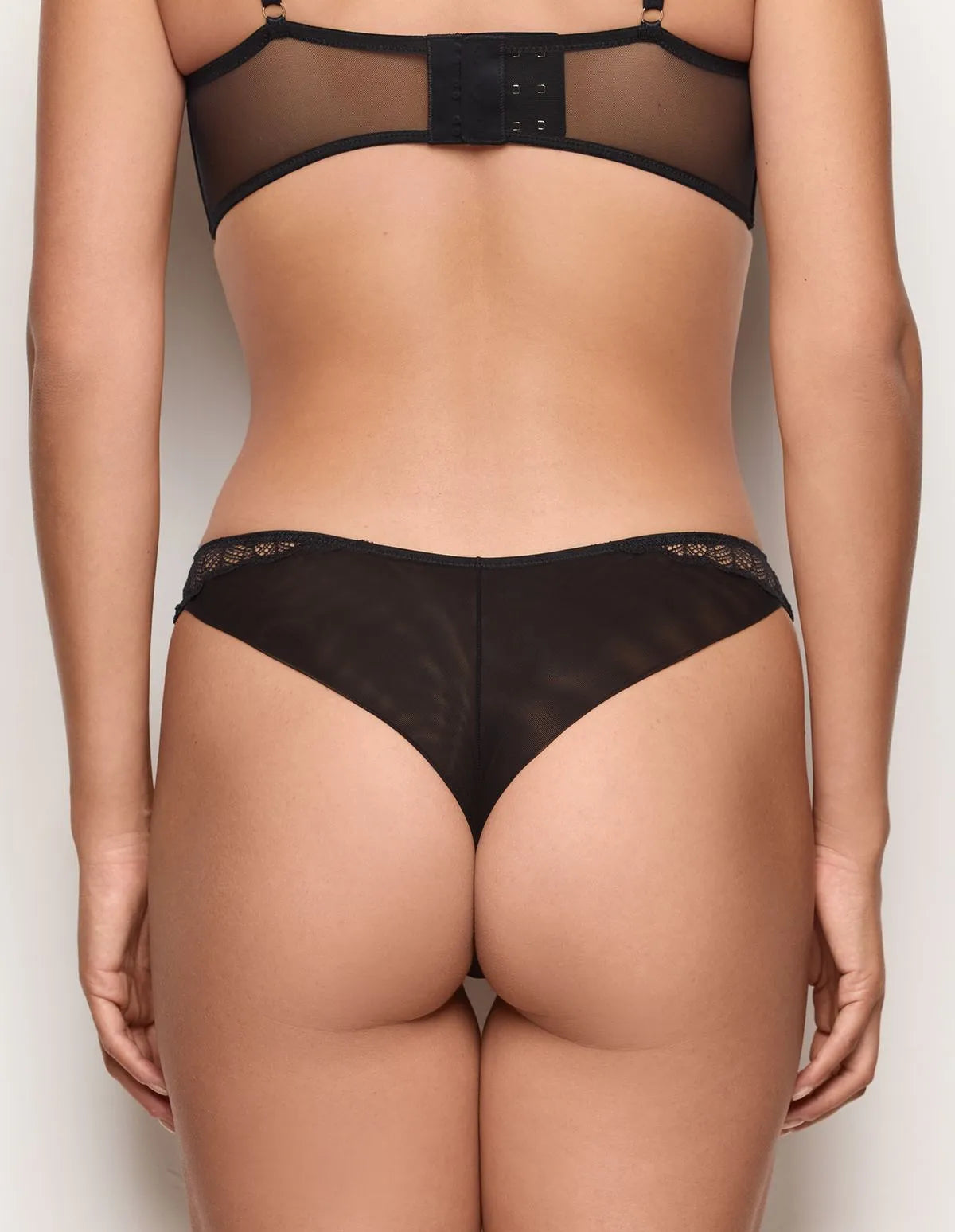 Yamamay_Black_Brazilian Brief in Tulle and Lace Ð Illusion_IBND183001_072_04