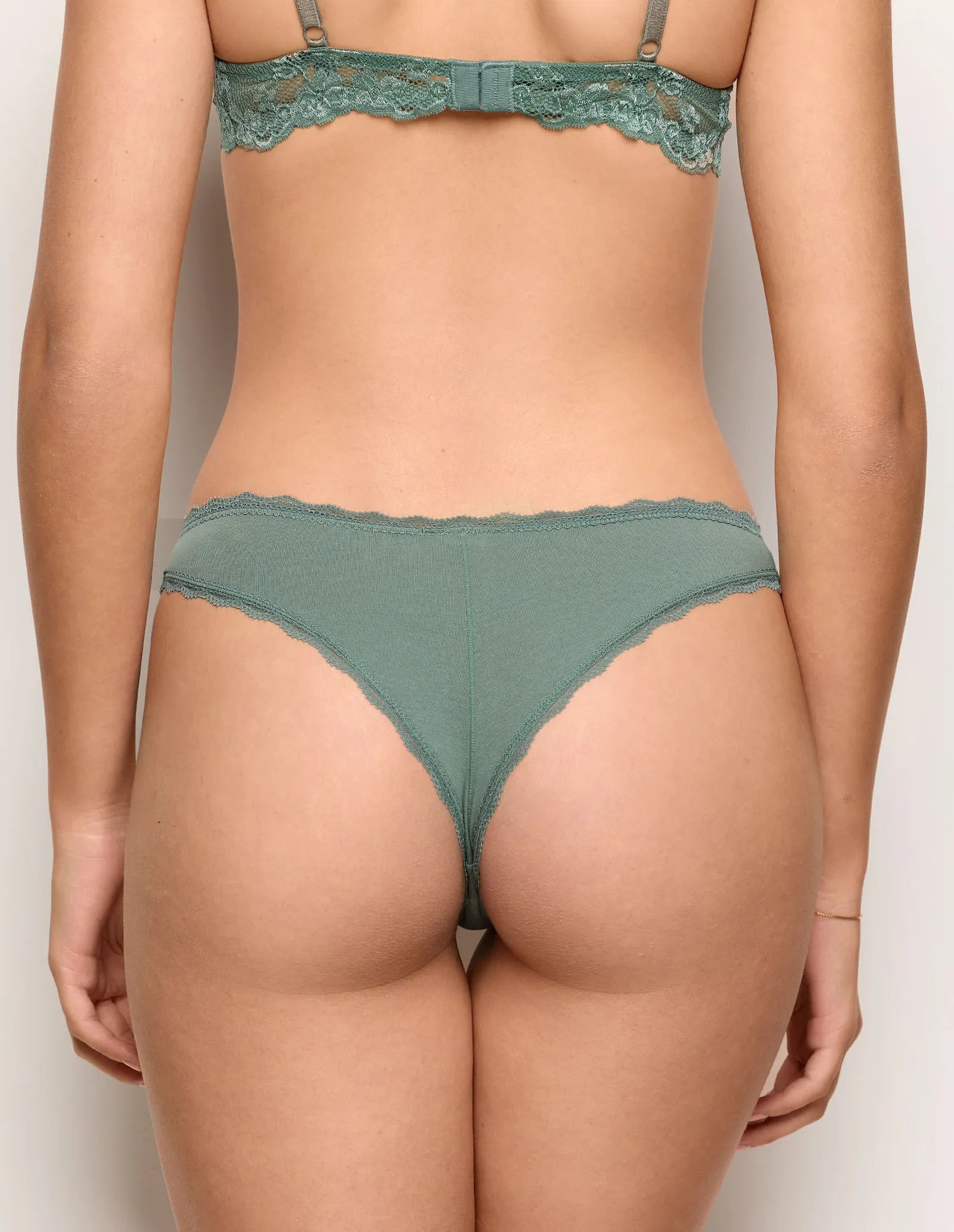 Yamamay_Sage Green_Brazilian Brief in Cotton and Lace Ð Vicky_IBND183011_120_04