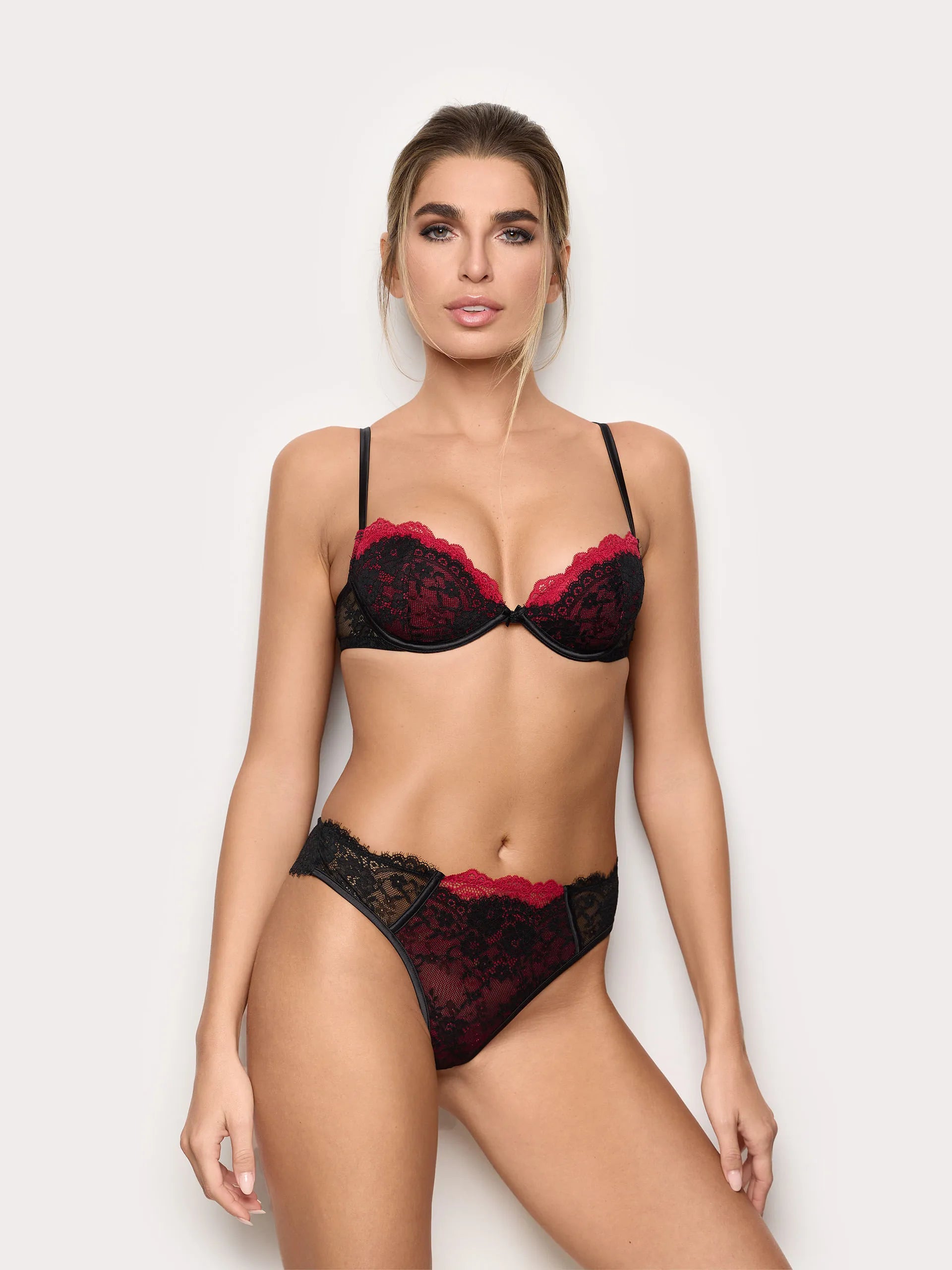 Yamamay_Black_Brazilian Briefs In Lace With Satin Details Romantic_IBND184007_072_01