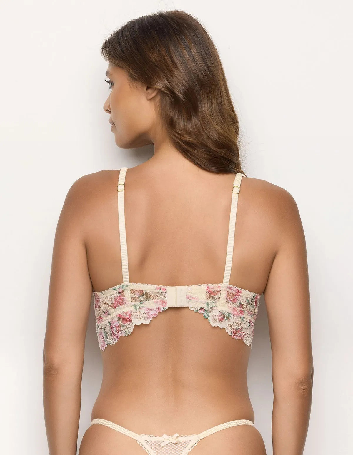 Yamamay_Almond_Unlined Lace Bralette Ð Eloise_IBRD183011_244_03