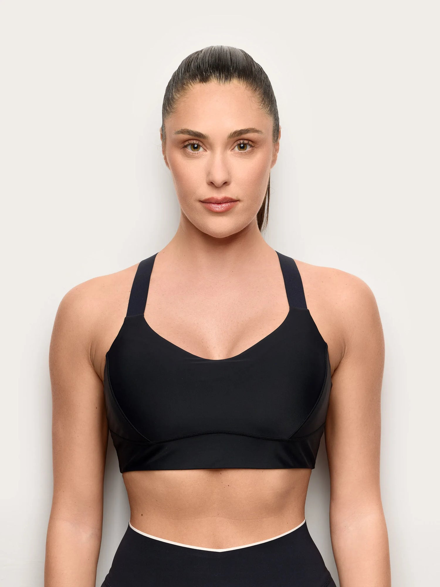 Yamamay_Black_Preformed Sports Top - Y-Sport_IBRD191013_072_02