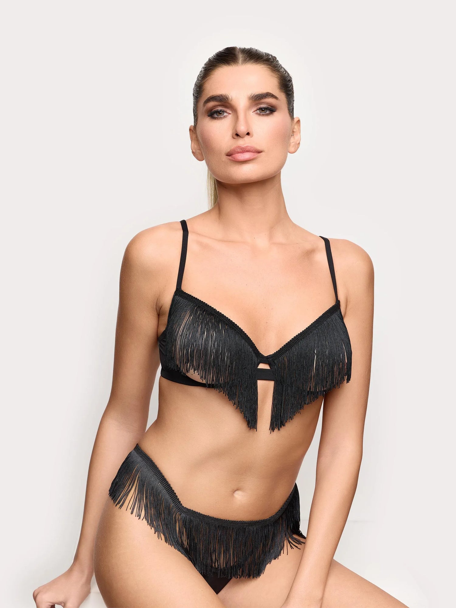 Yamamay_Black_Carioca Bra with Underwire and Fringes - Priv� Dana_ICAD191001_072_01