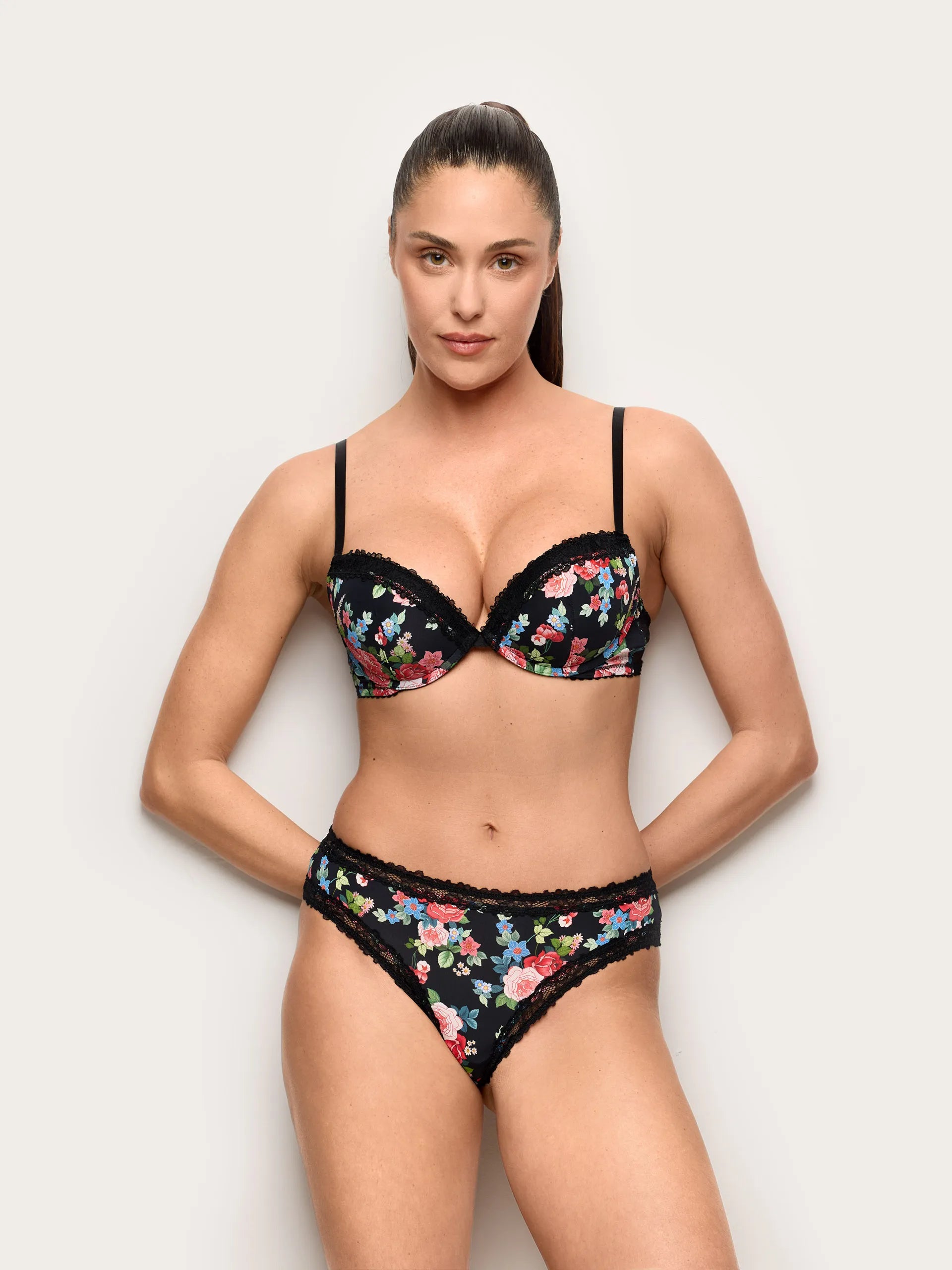 Yamamay_Printed_Brazilian Knickers - Bouquet_ICUD191006_128_01