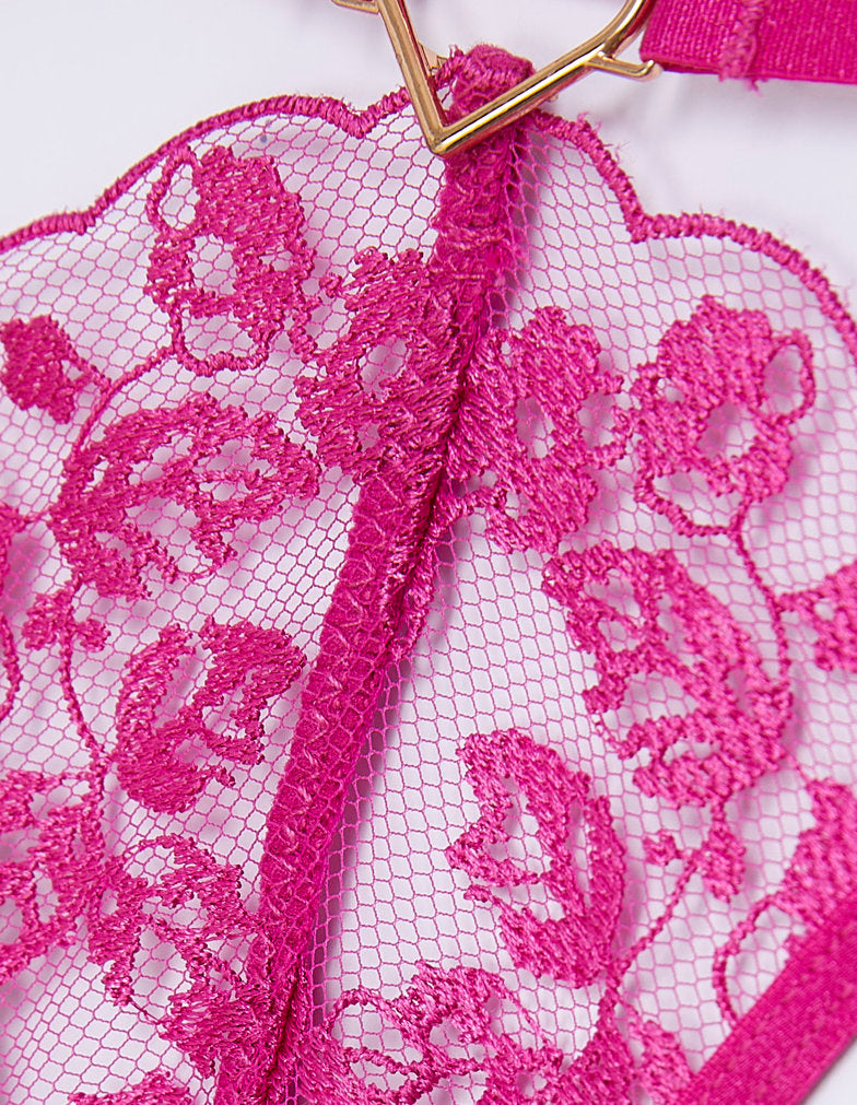 Yamamay_PrivŽ - Secret Heart Open Thong in Embroidered Flounce with Metal Heart_IPED181012_040_08