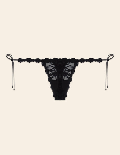 Yamamay_Fancy Lace Low-Rise Thong in Stretch Lace with Recycled Fibers_IPED181016_072_06