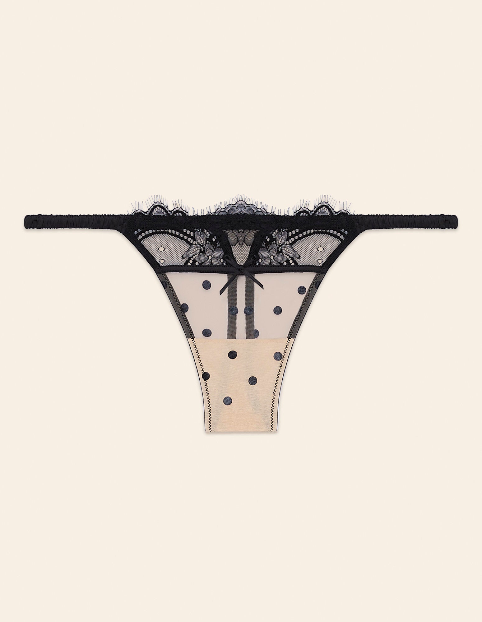 Yamamay_Delice Low-Rise Thong in Lace and Tulle with Recycled Fibers_IPED181021_075_05