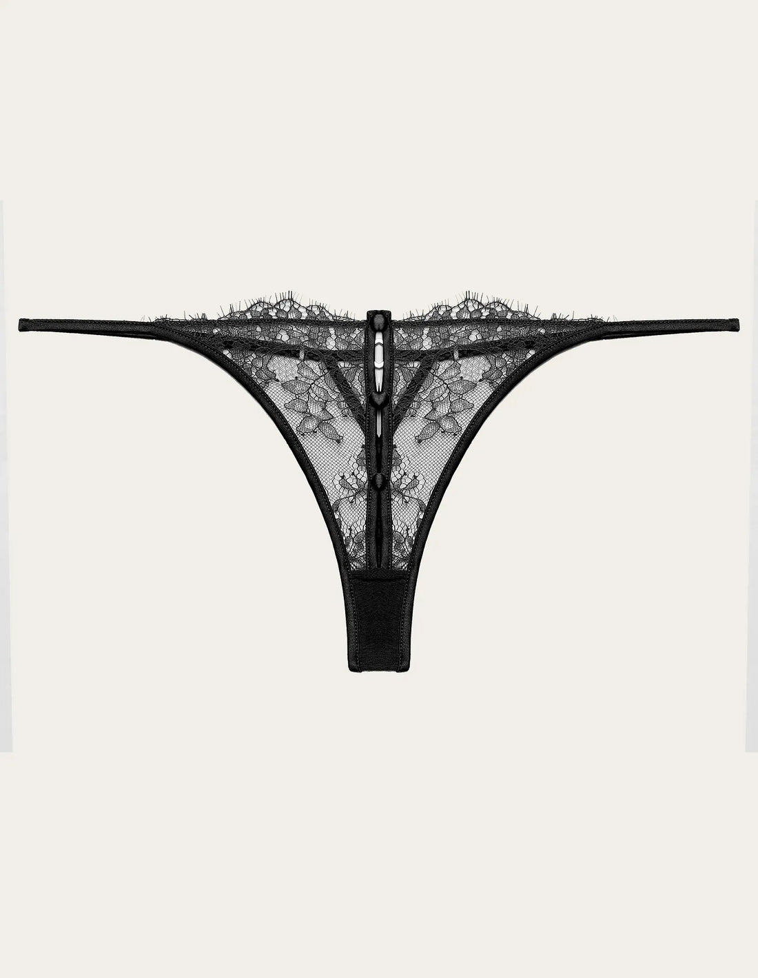 Yamamay_Black_Low-Rise Lace Thong with Cut-Out Details Ð Priv� Kylie_IPED183013_072_07
