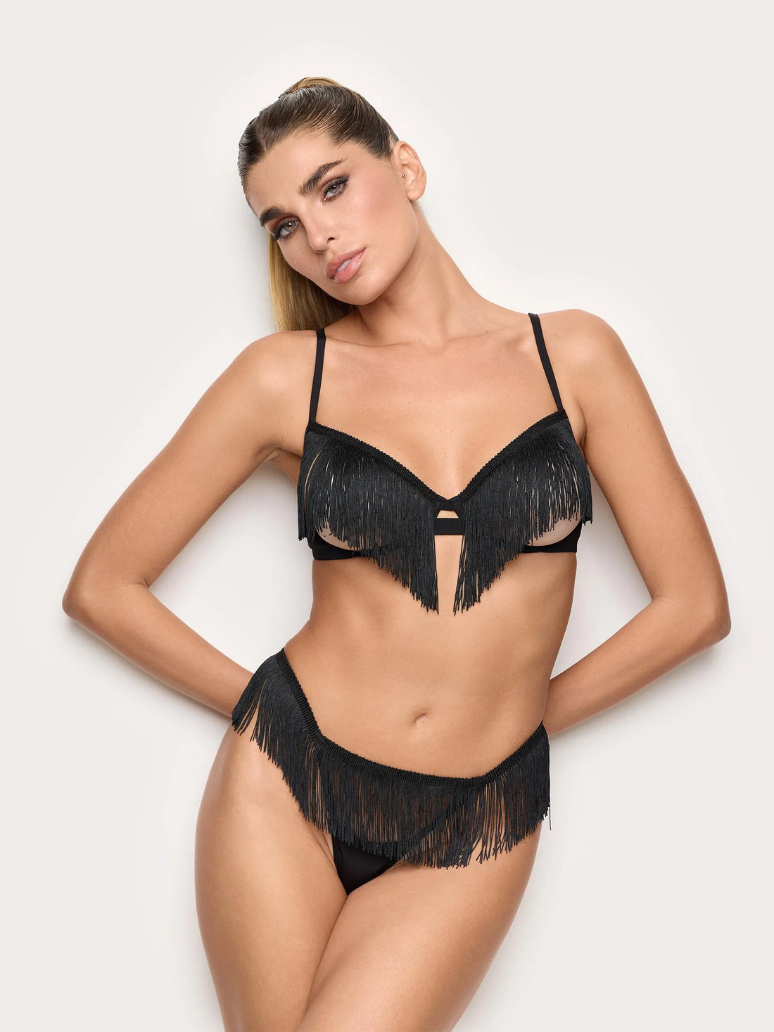 Yamamay_Black_Thong with Adjustable Side and Fringes - Priv� Dana_IPED191002_072_01