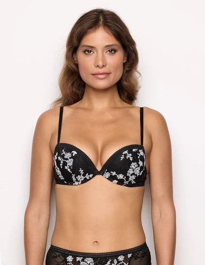 Yamamay_Black_All-Over Lace Push-Up Bra Ð Paris_IPUD183015_072_02