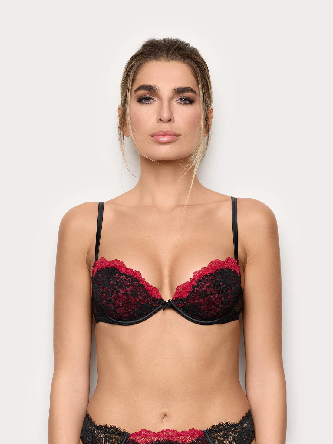 Yamamay_Black_Padded Push-Up Bra with Underwire in Lace Romantic_IPUD184003_072_02