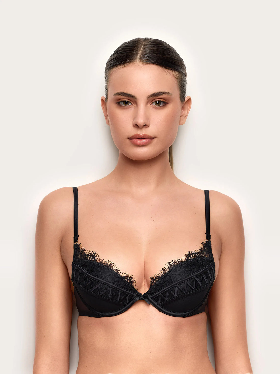Yamamay_Black_Push Up with Underwire - Desire_IPUD191009_072_02