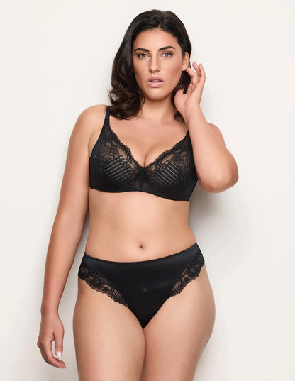 Yamamay_Black_Mid-Rise Briefs with Lace Details Ð Malic_ISLD183011_072_01
