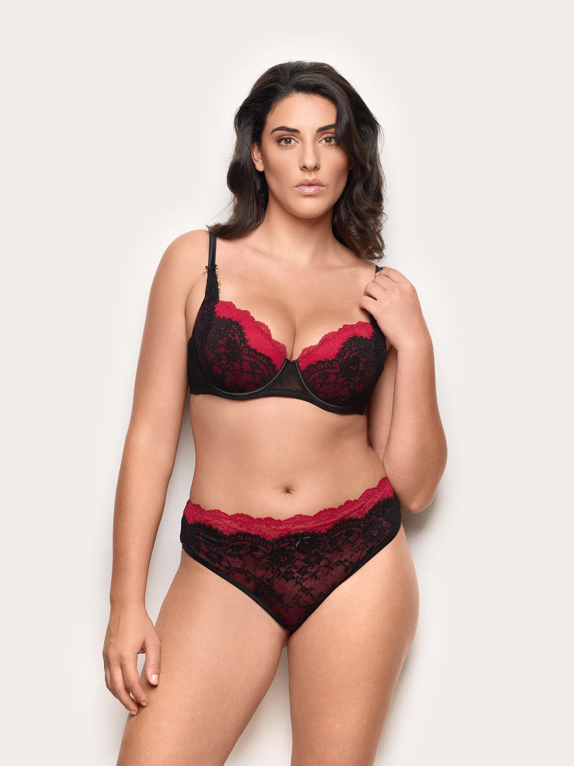 Yamamay_Black_Briefs in Lace with Satin Details Romantic_ISLD184005_072_01