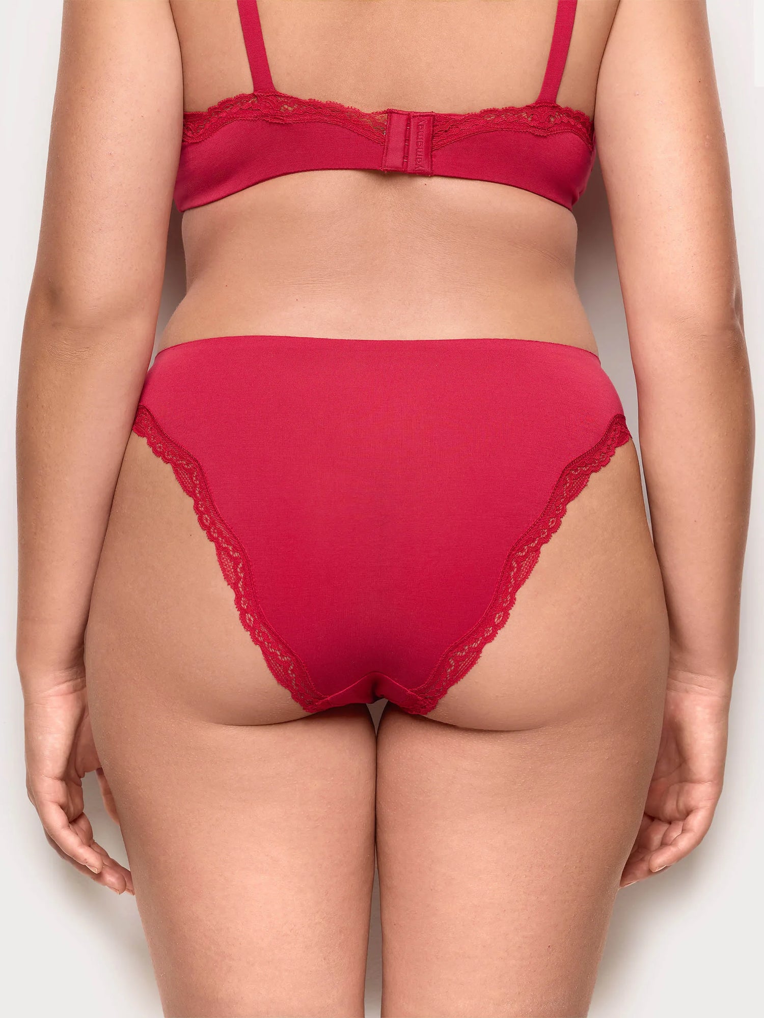 Yamamay_Ruby Red_Briefs in Tencel¨ Modal with Silk_ISLD184006_909_05