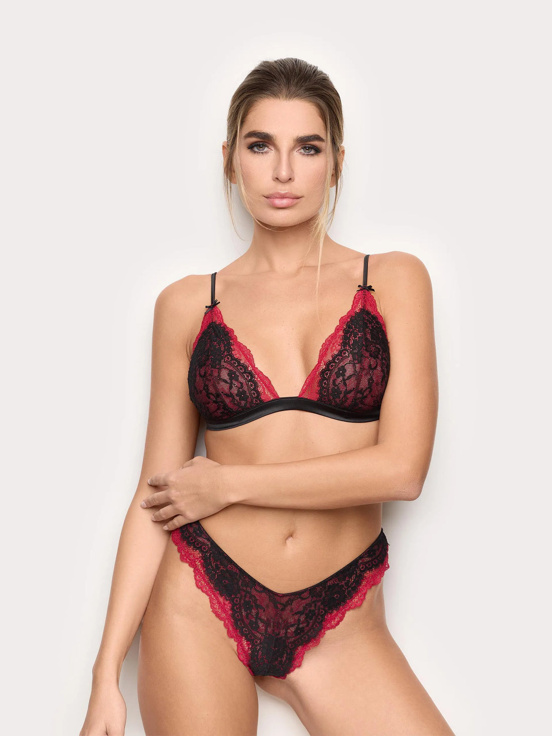 Yamamay_Black_Unlined Triangle Bra Without Underwire in Lace Romantic_ITRD184002_072_01