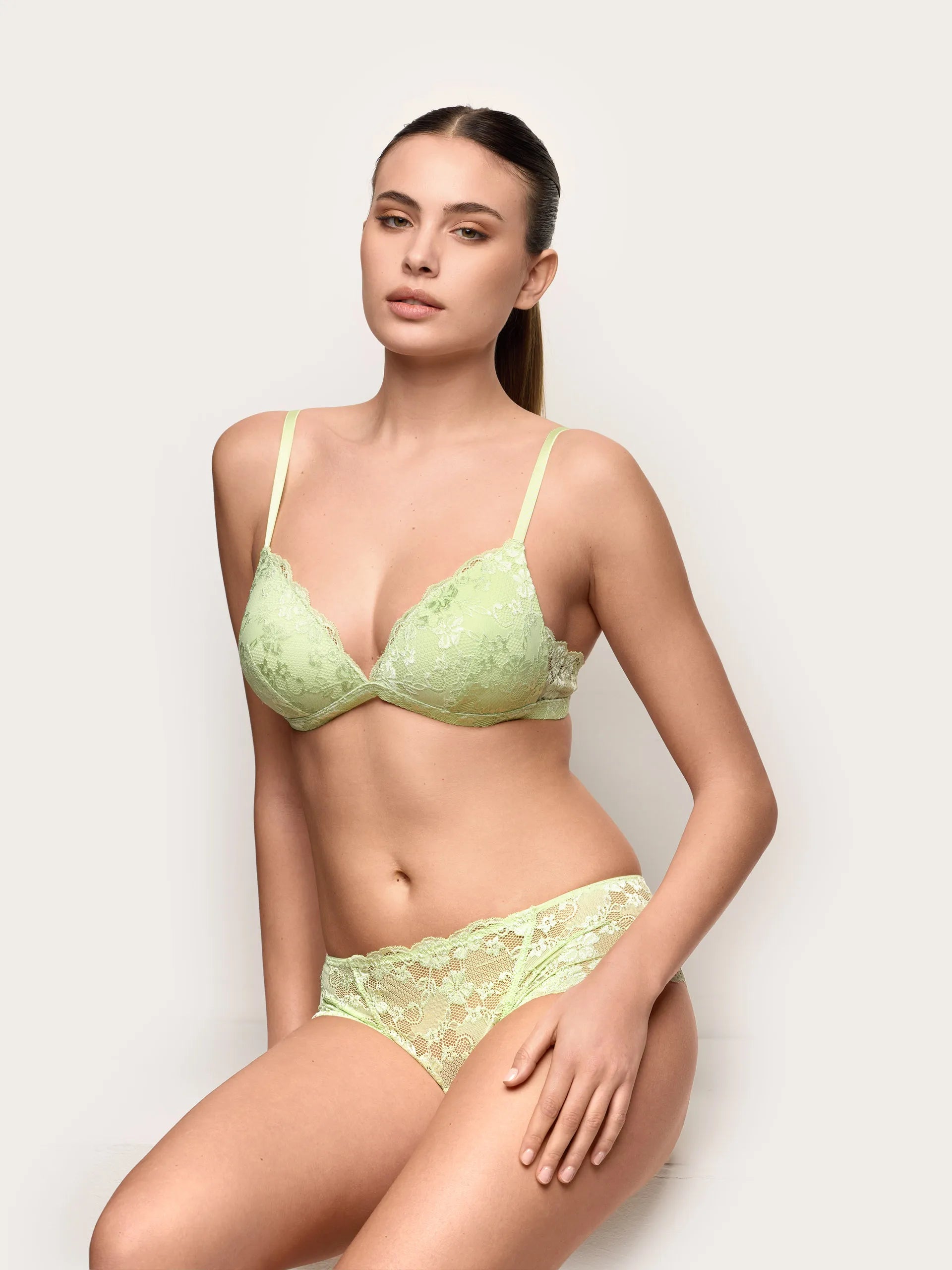 Yamamay_Light Green_Padded Triangle Push Up Bra - Primula Color_ITRD191002_109_01