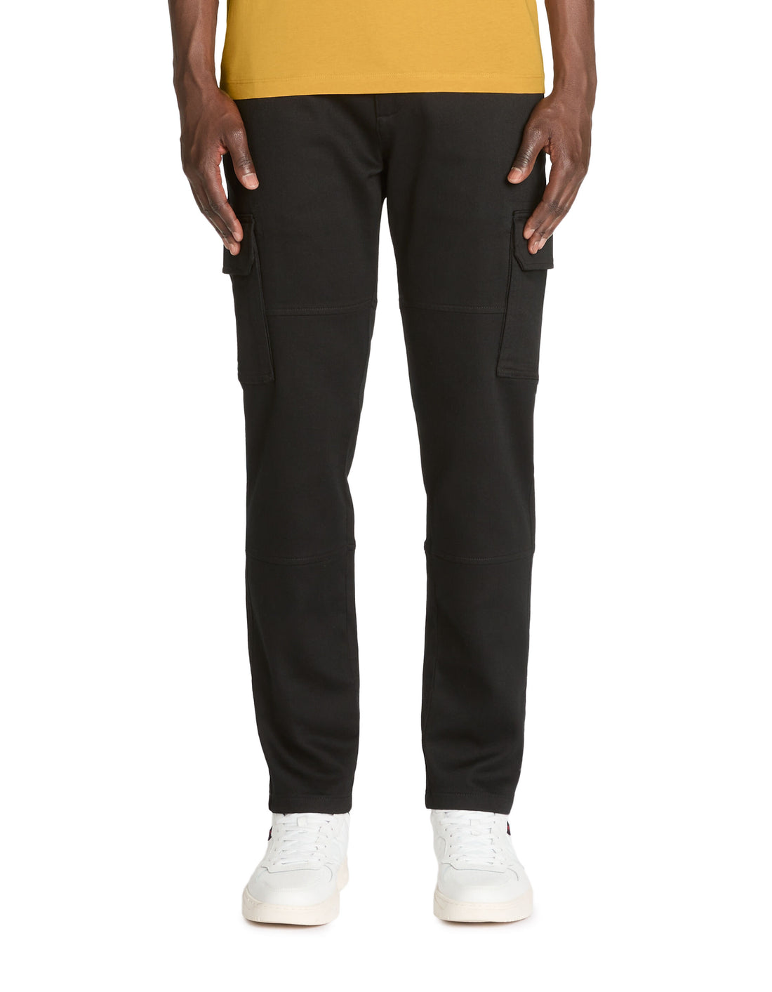Celio_Black Straight Cargo Pants_JOMAILLE_BLACK_02