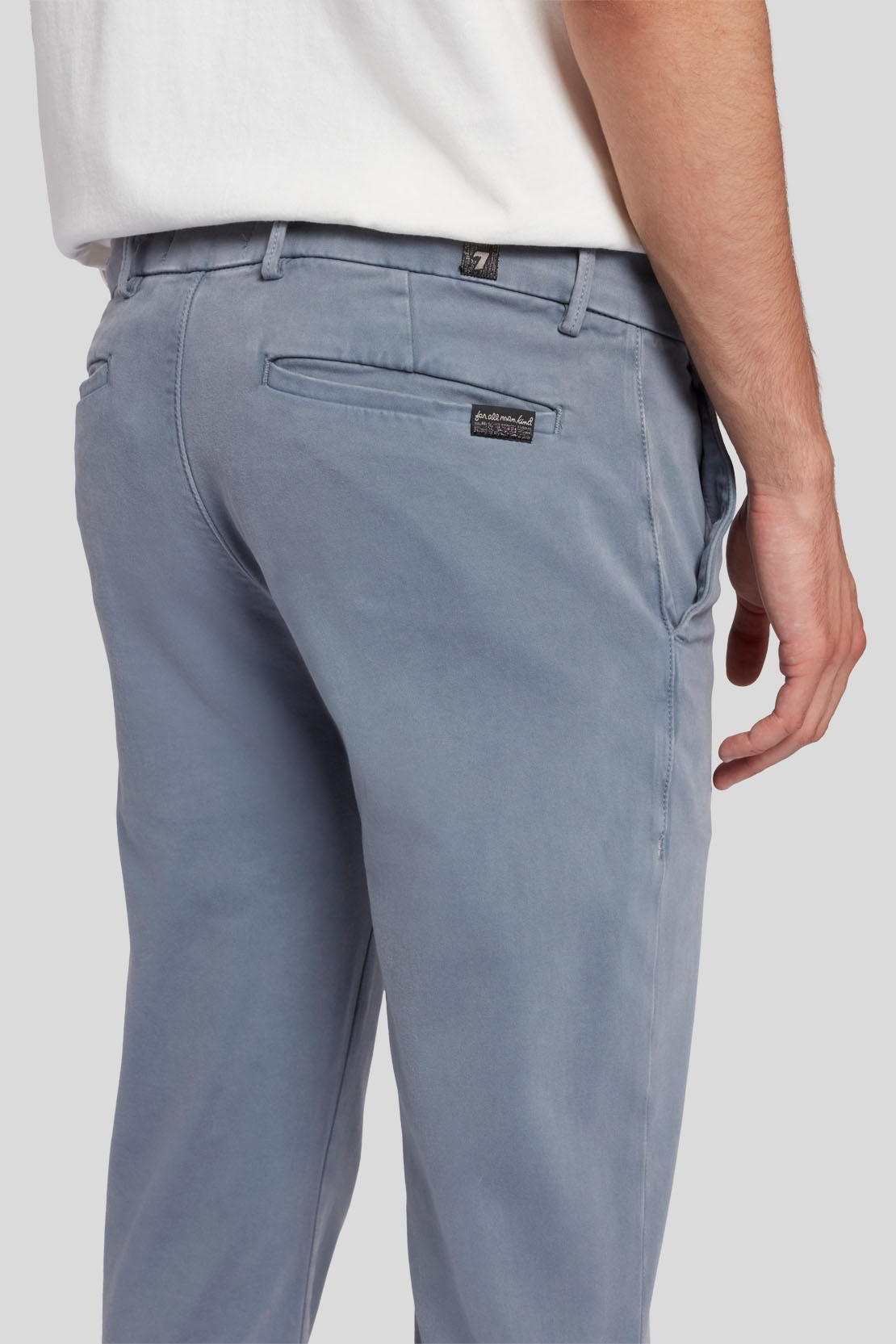 Slimmy Chino Tap. Luxe Performance Sateen Dusty Blue_JSU9T490DU_DU_06