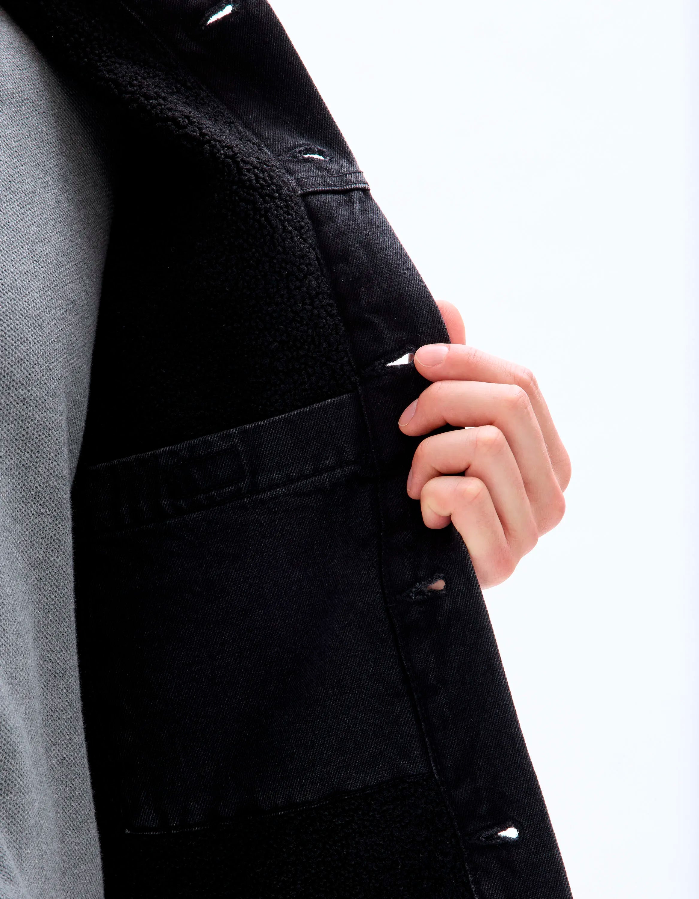 Celio_Faded Black_Sherpa-Lined Denim Jacket_JUDENSHERP_FADED BLACK_05