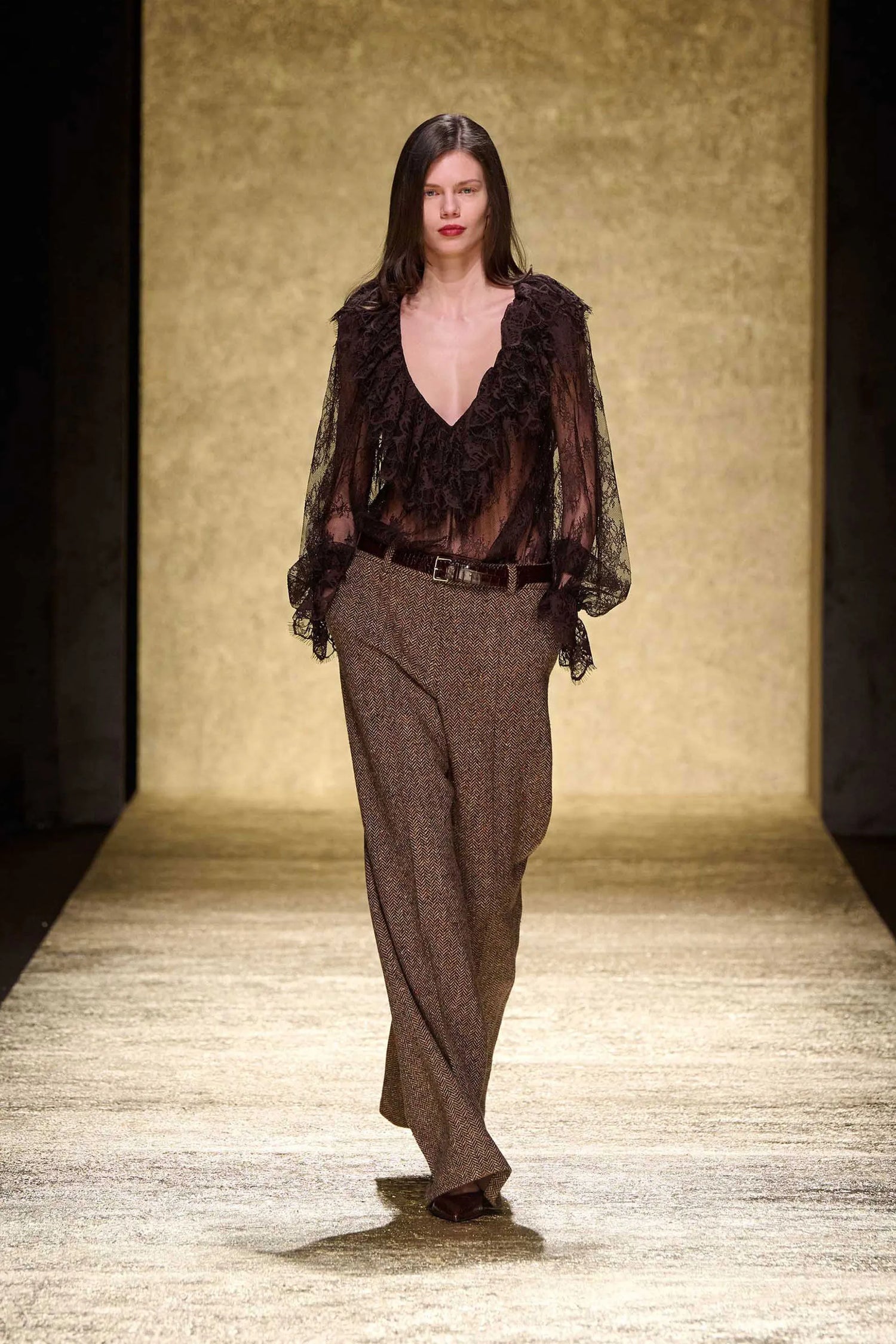 Luisa Spagnoli_Brown_Lancio - Lace Blouse Ð Fashion Show_LANCIO_0993_01
