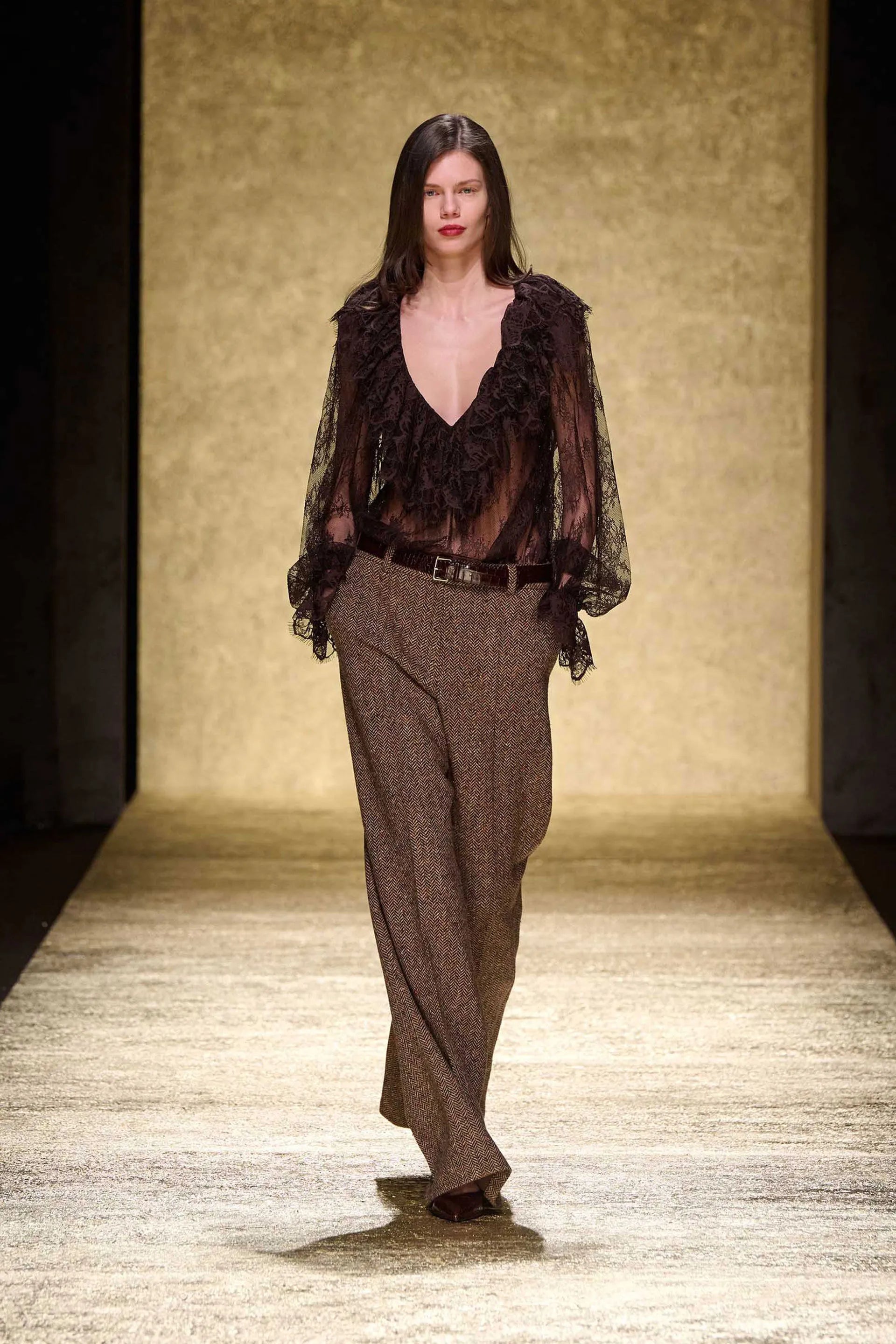 Luisa Spagnoli_Brown_Lancio - Lace Blouse Ð Fashion Show_LANCIO_0993_01