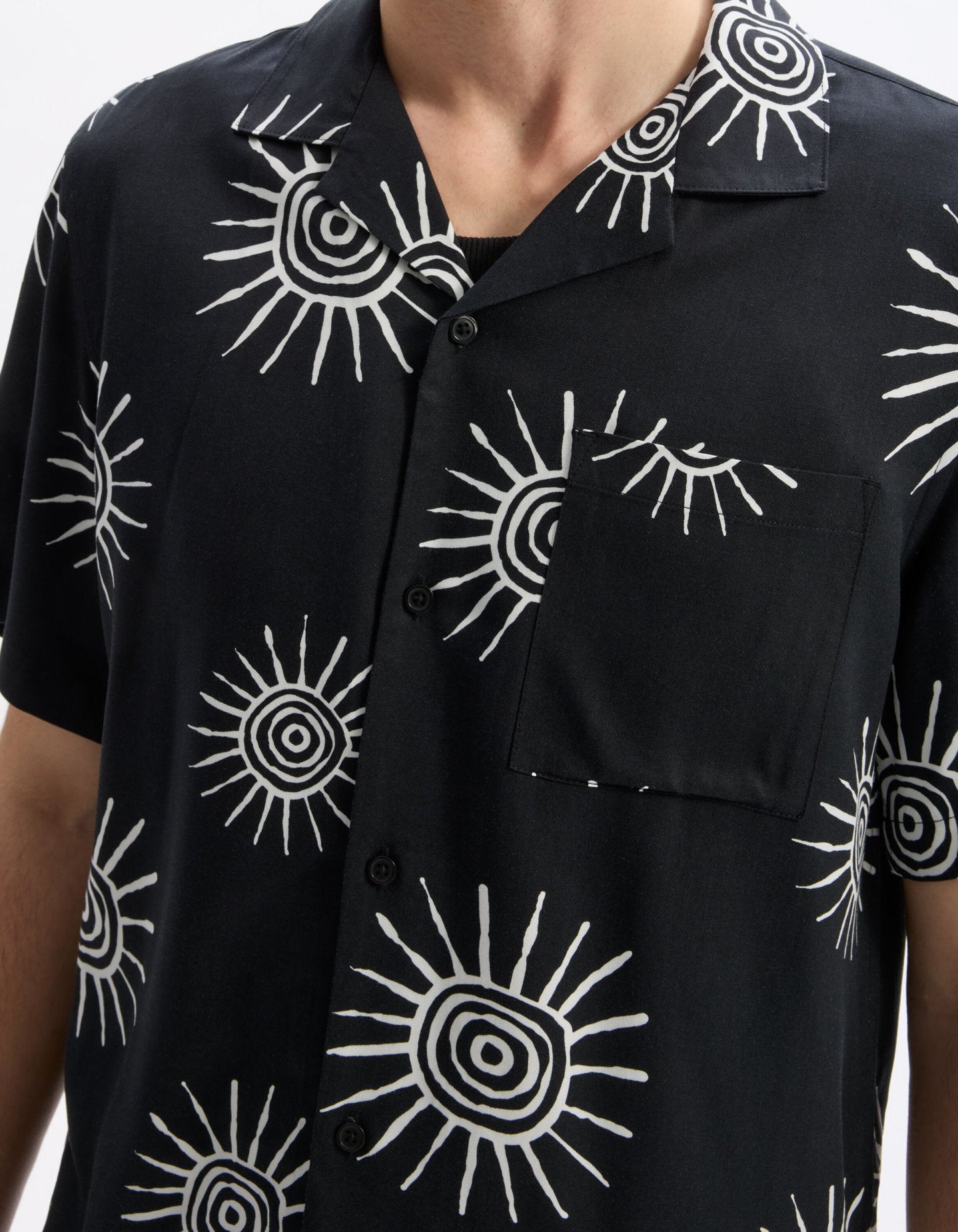 Celio_Black 100% Viscose Sunburst Print Shirt_LASUNY_BLACK_04