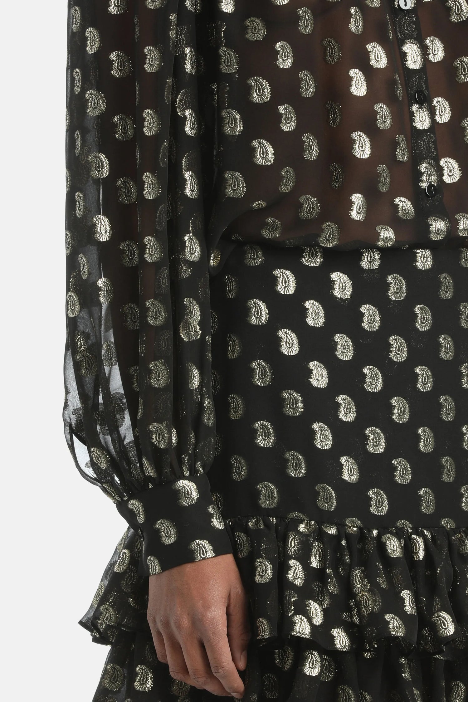 Luisa Spagnoli_Black-Gold_Latitudine - Silk Shirt With Lurex Details Ð Fashion Show_LATITUDINE_3947_05