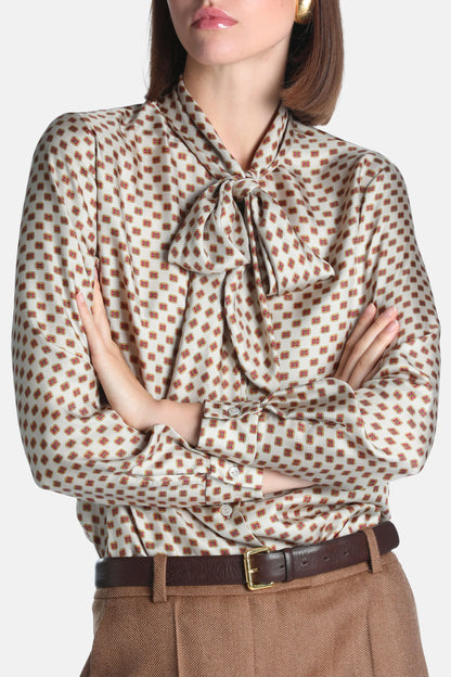 Luisa Spagnoli Var Fondo Crema Women Linosa - Silk Shirt with Lavalli�re SKU: LINOSA_3286 Image 04