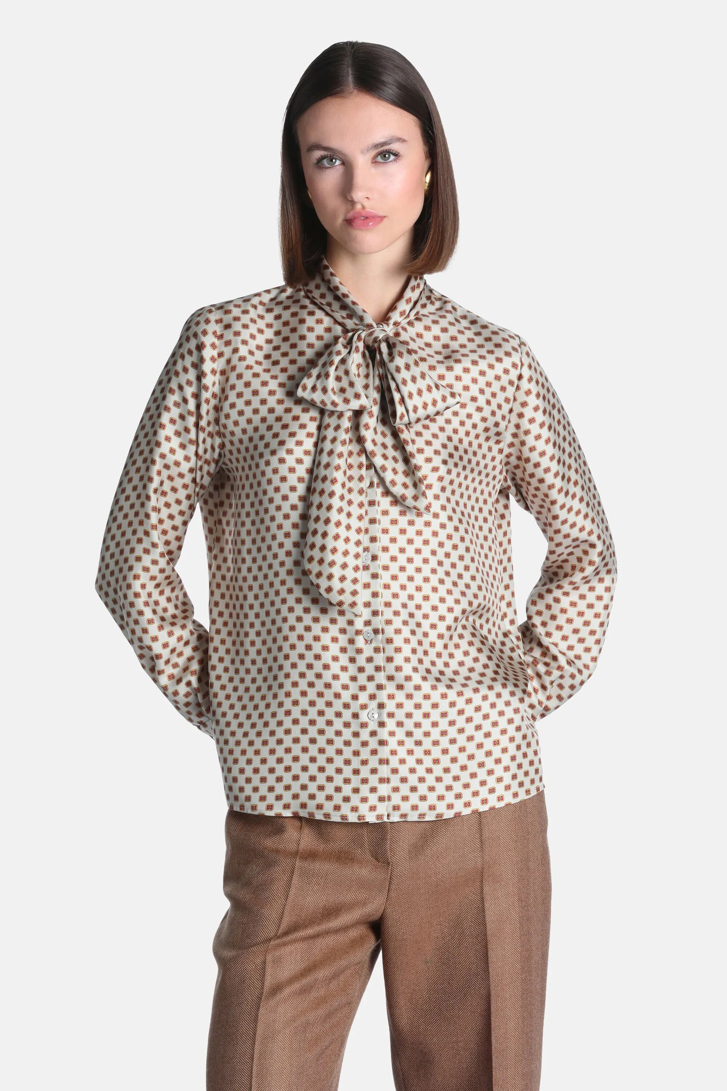 Luisa Spagnoli Var Fondo Crema Women Linosa - Silk Shirt with Lavalli�re SKU: LINOSA_3286 Image 05