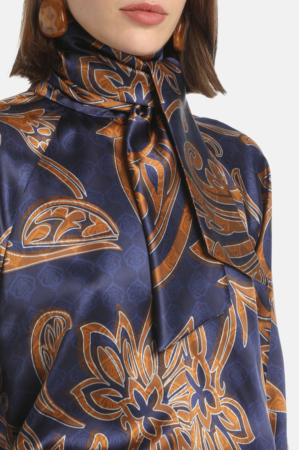 Luisa Spagnoli_Var Verde Nero_Liveri - Bow Blouse_LIVERI_4488_03