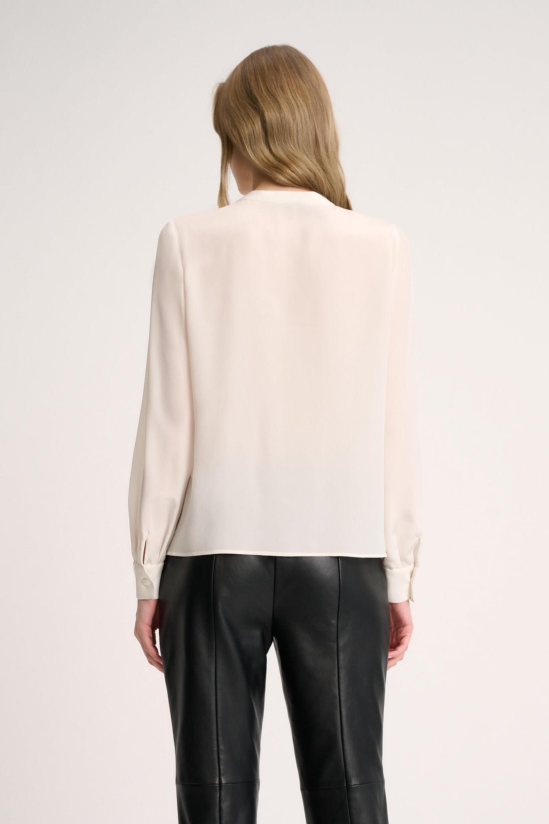 Logica Blouse With Keyhole Neckline_LOGICA_0202_02