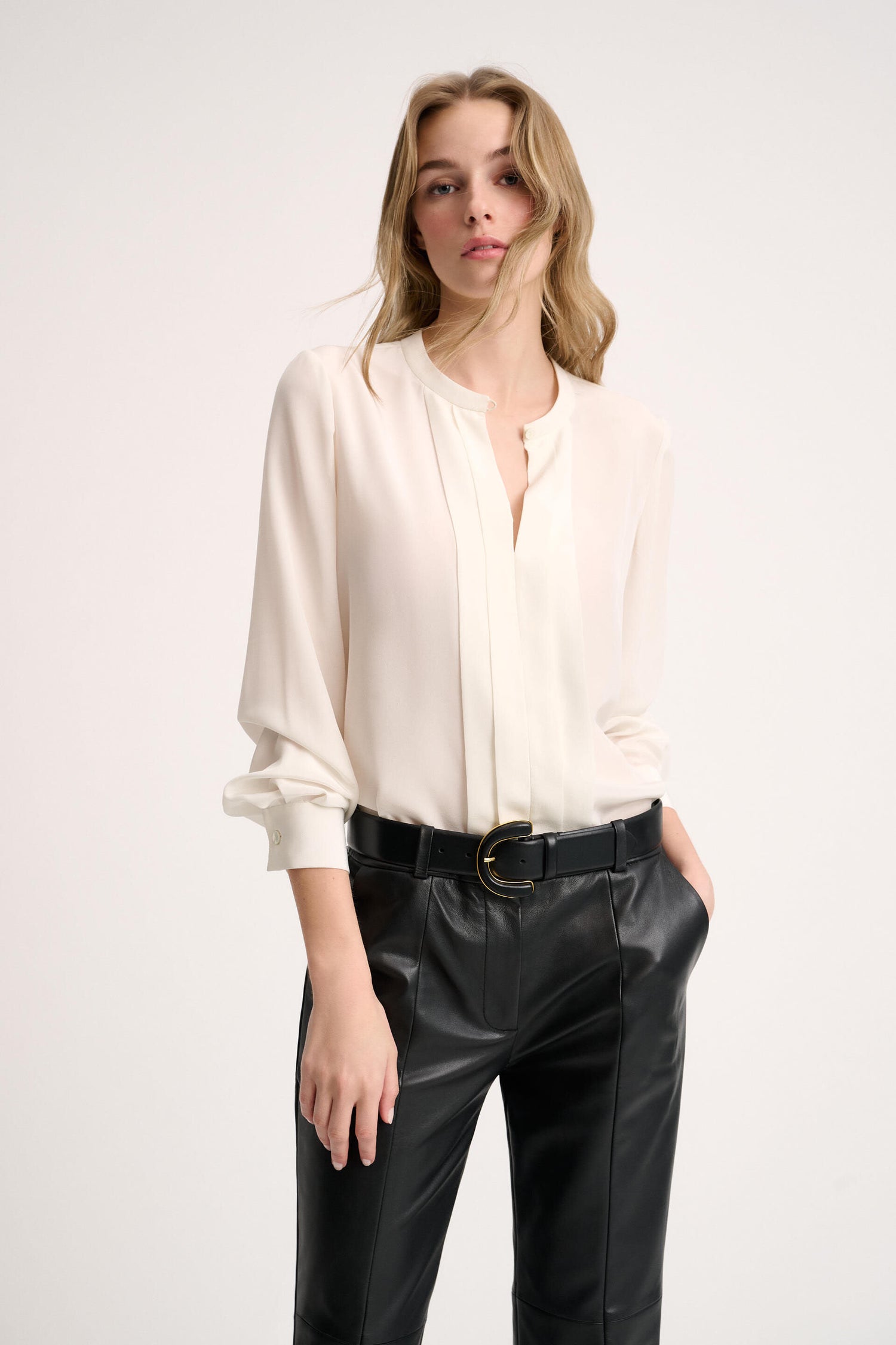 Logica Blouse With Keyhole Neckline_LOGICA_0202_05