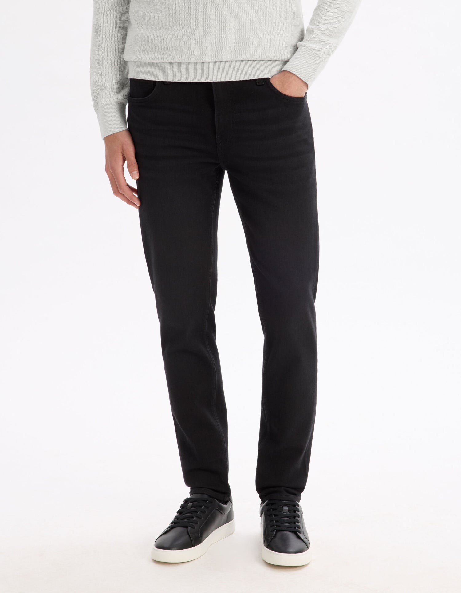 Celio_Black Slim Cotton Stretch Jog Jeans_LOSUPER1_BLACK_02