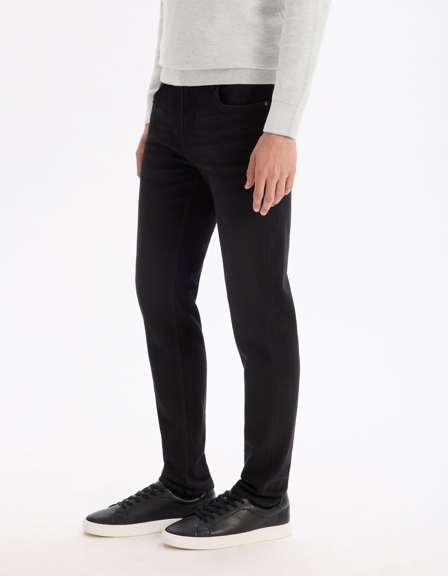 Celio_Black Slim Cotton Stretch Jog Jeans_LOSUPER1_BLACK_04