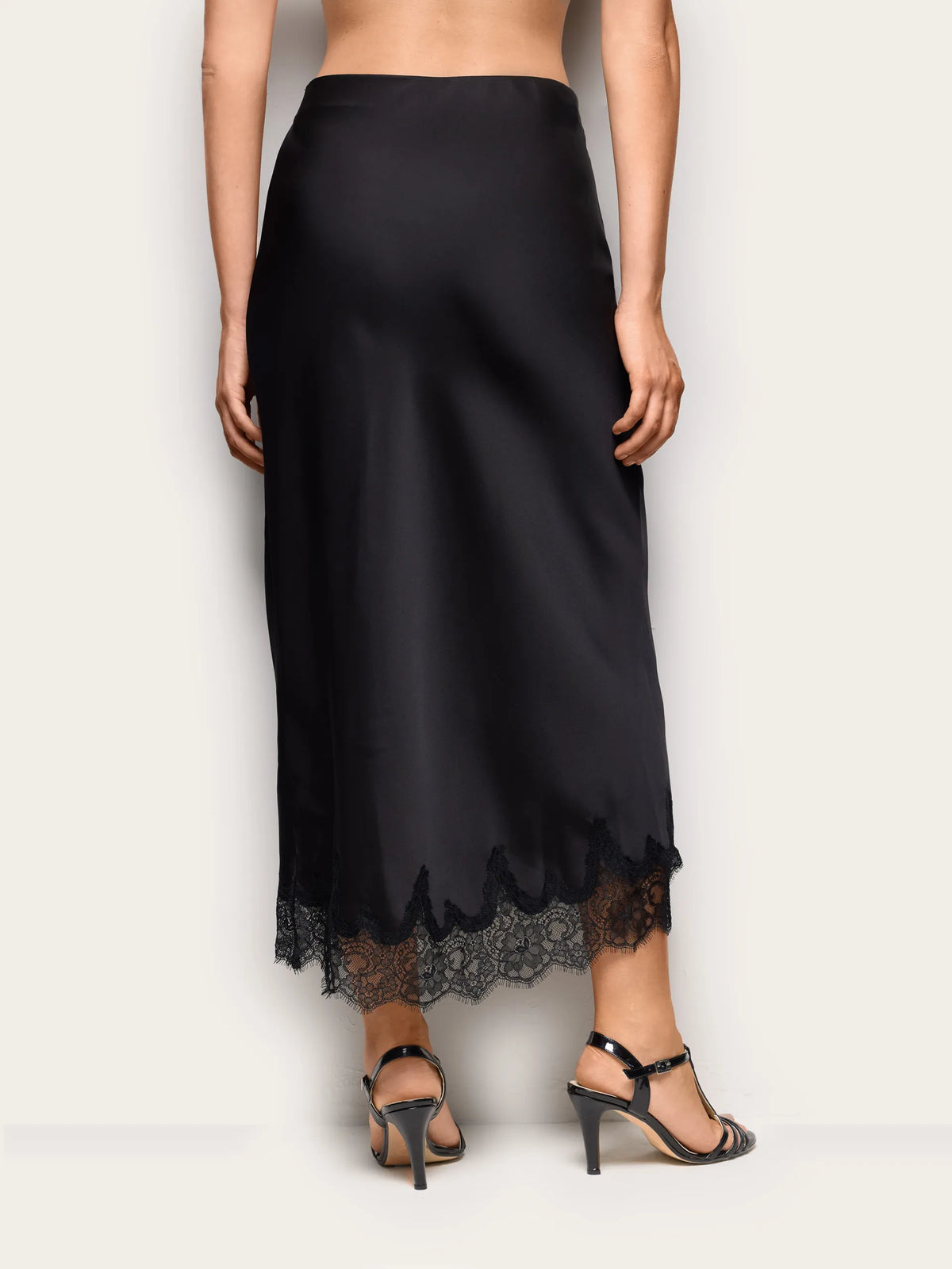 Yamamay BLACK Women Skirt - Midnight Satin SKU: LPBD193007_072 Image 04