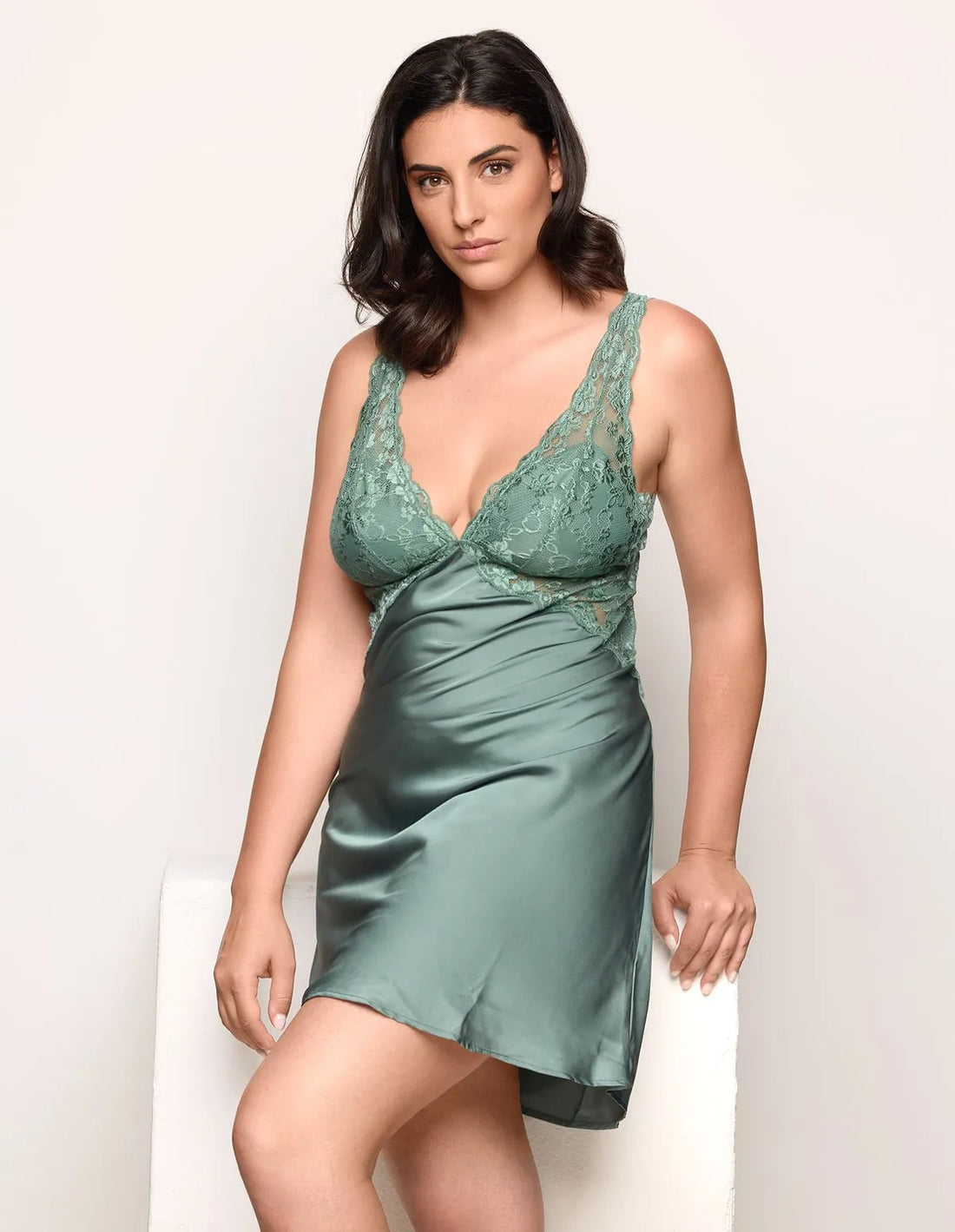Yamamay_Sage Green_Short Satin and Lace Slip Dress in Sage Green Ð Primula Color_LSOD183003_120_01