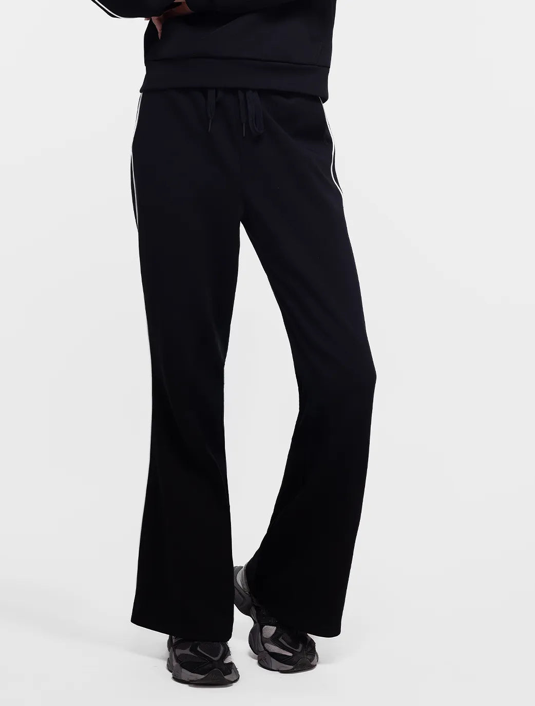 Marie France_Black_Embrace Pant_LWEMBRACEPANT_Black_02