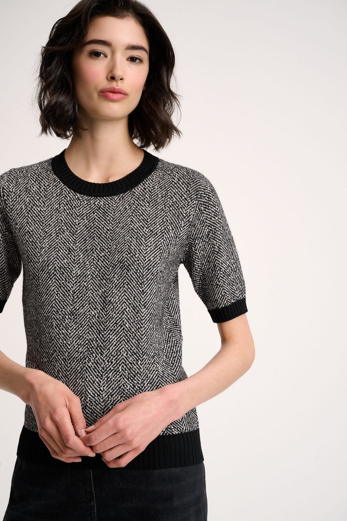 Madrigale Short Sleeve Pullover_MADRIGALE_3678 0101_03