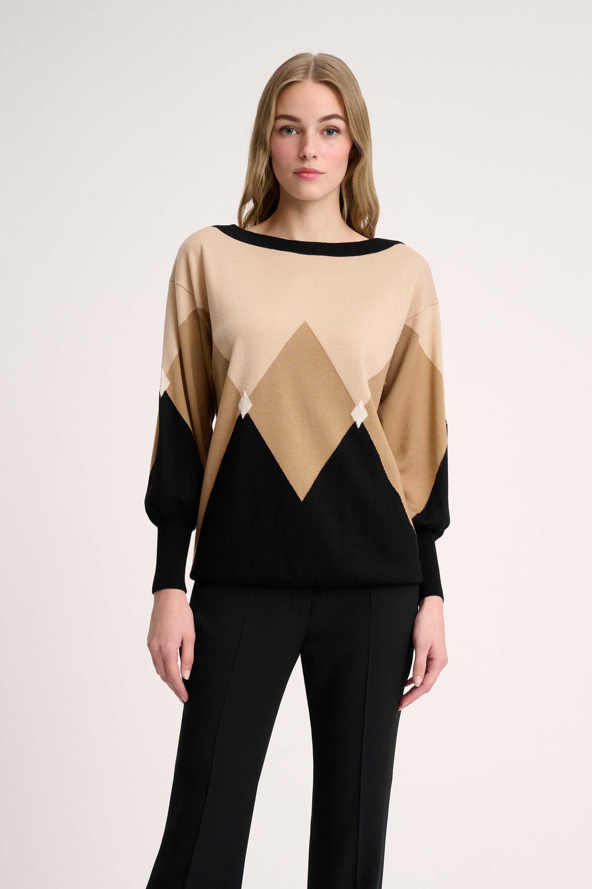 Magneti Pullover With Diamond Pattern_MAGNETI_3737_04