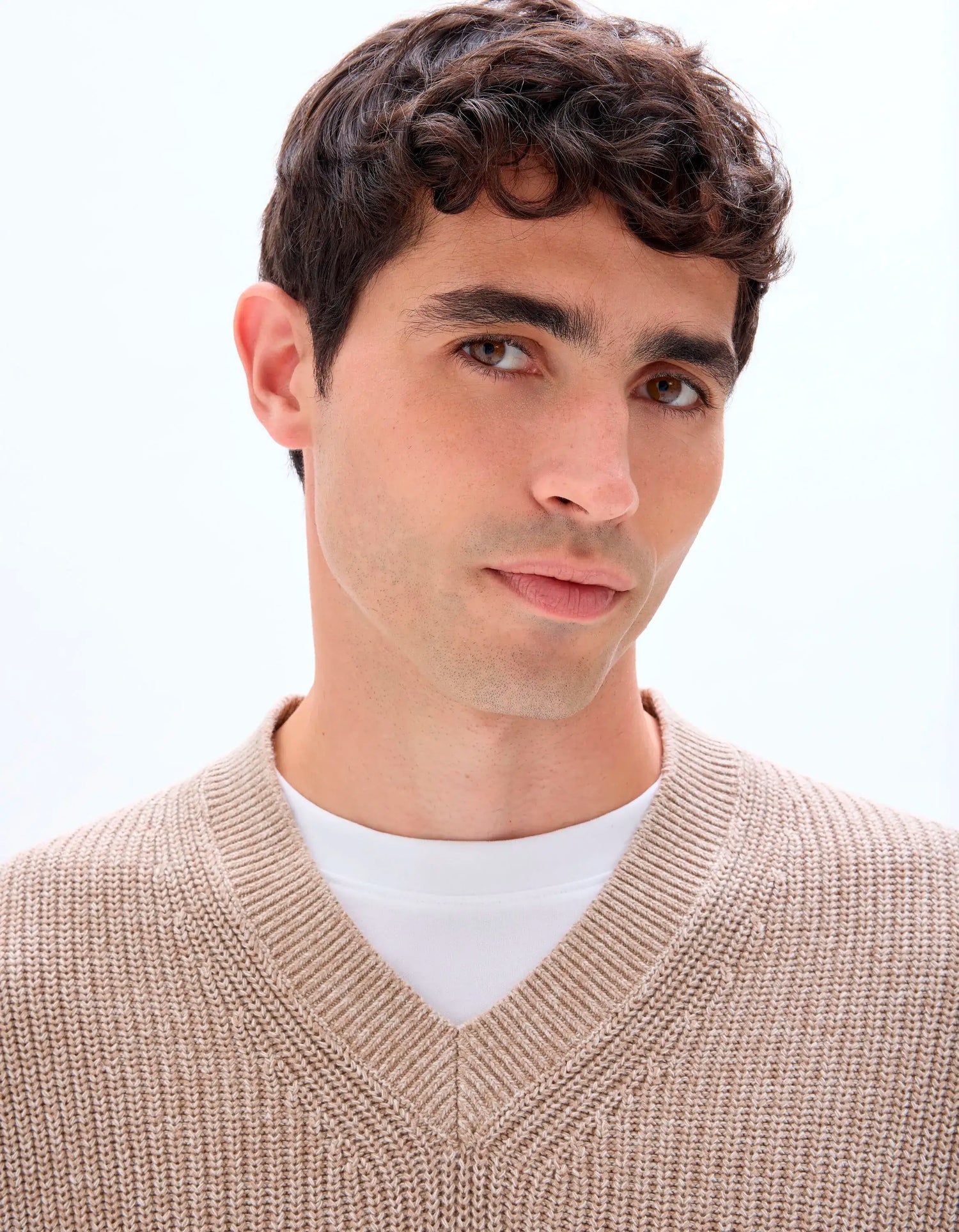 Celio_Beige Humus_100% Cotton Pearl Knit V-Neck Sweater_MEAUSTI_BEIGE HUMUS_04