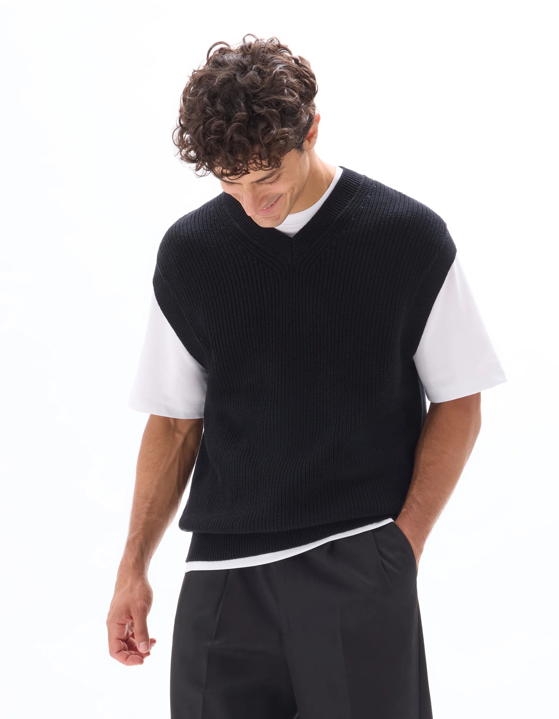 Celio_Black_100% Cotton Pearl Knit V-Neck Sweater_MEAUSTI_BLACK_02