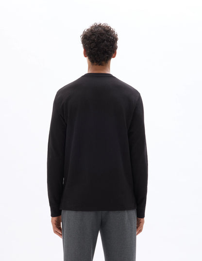 Celio_Black_Boxy Embossed Long-Sleeved T-Shirt_MECACHEML_BLACK_03