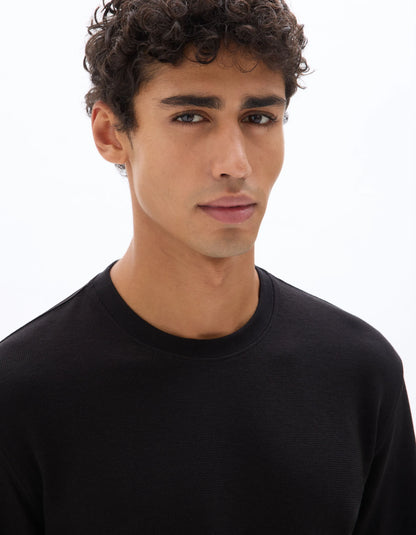 Celio_Black_Boxy Embossed Long-Sleeved T-Shirt_MECACHEML_BLACK_04
