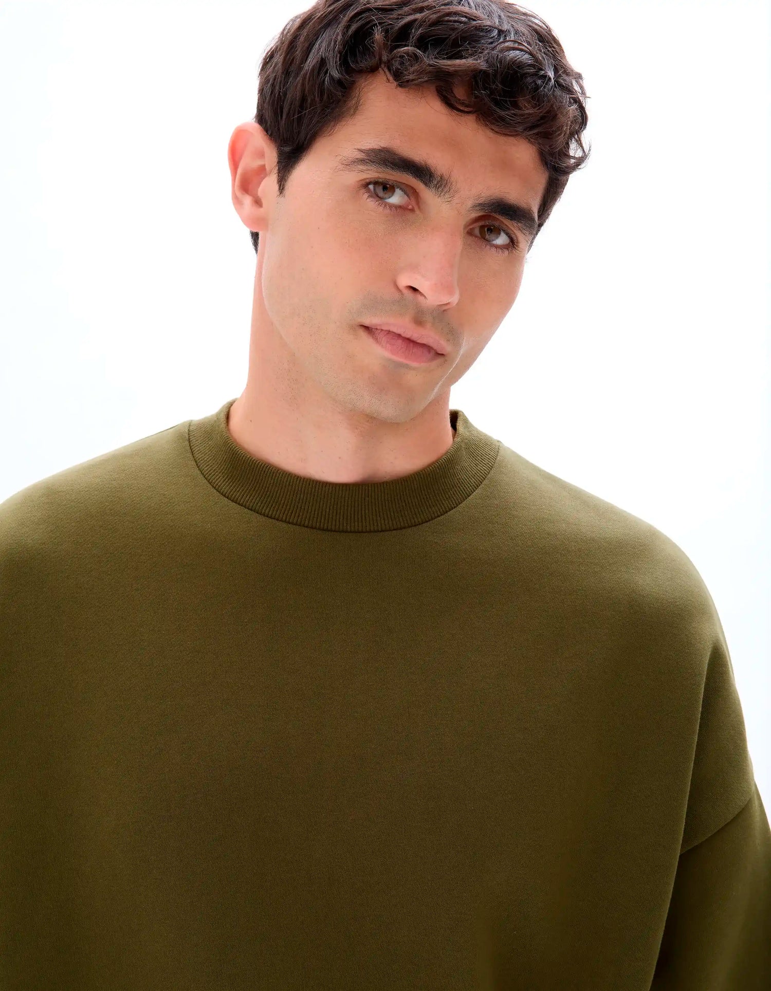 Celio_Kaki_Oversized Sweatshirt with Fancy Round Neck_MEHIVY_KAKI_04