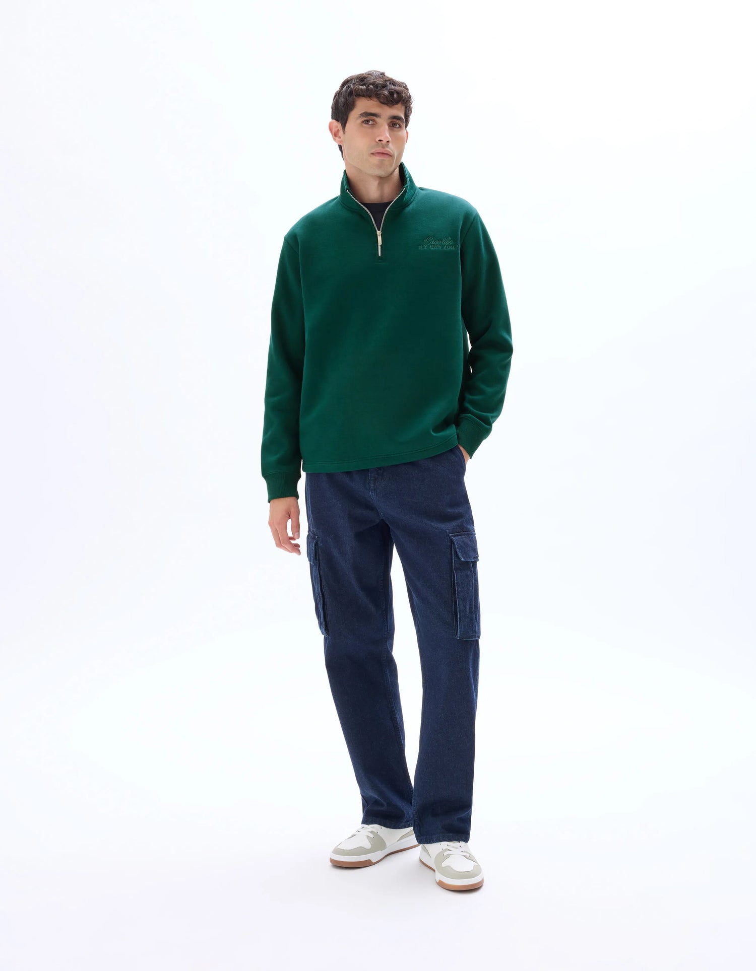 Celio_Vert Fonce 02_Regular Sweatshirt with Embroidered Trucker Collar_METONE_VERT FONCE 02_01