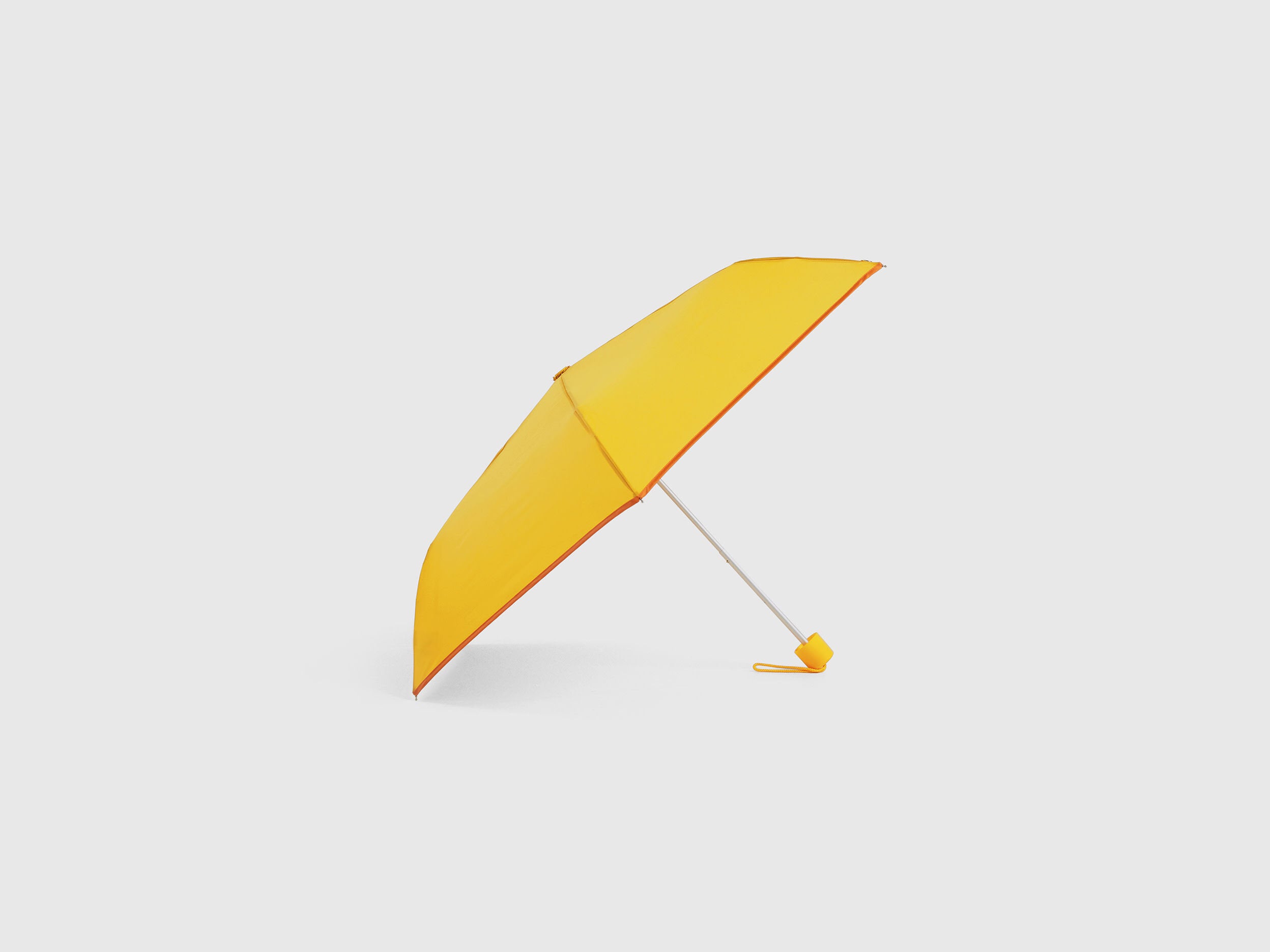 Yellow Umbrella_MGIT0211X_38R_03