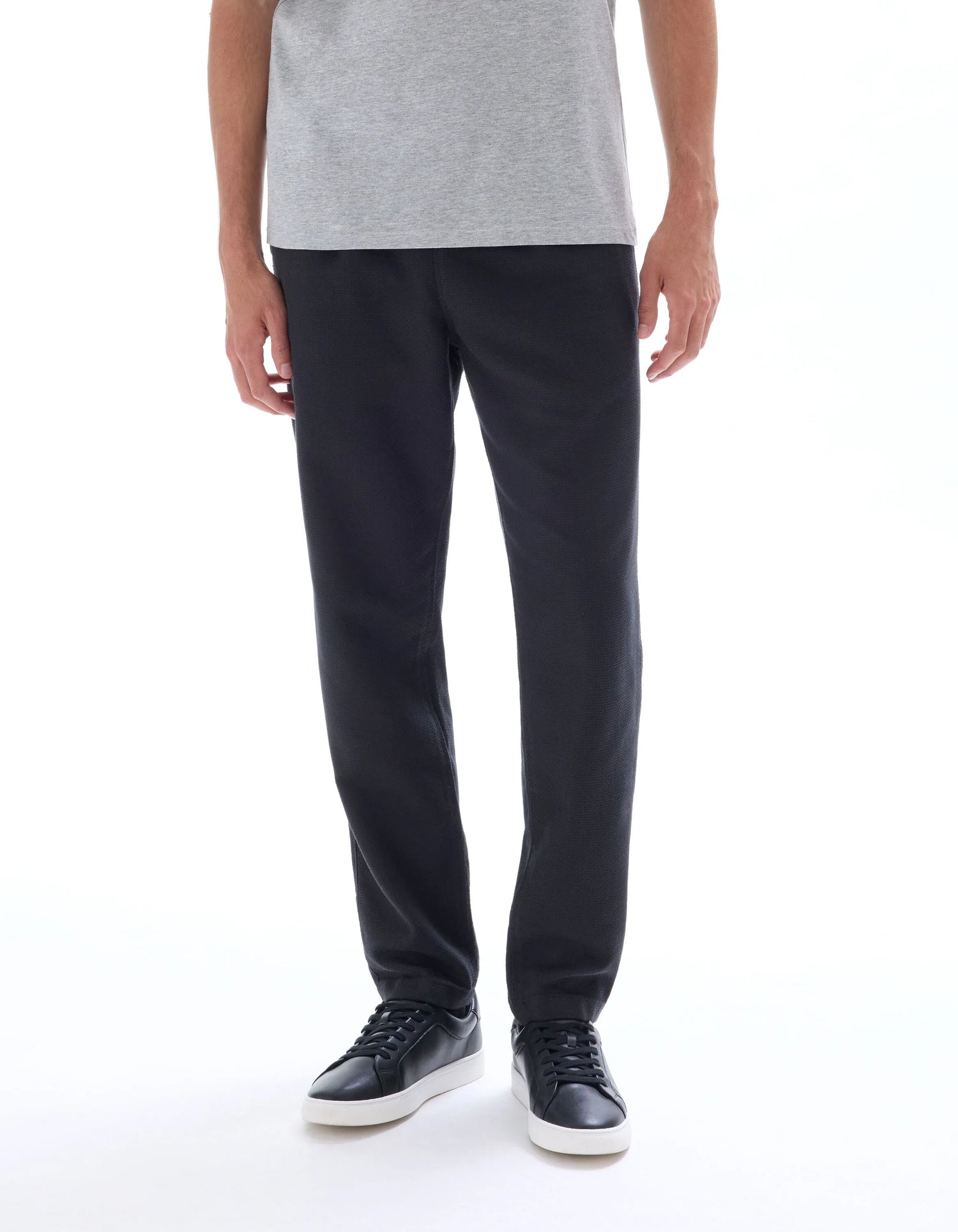 Celio_Black_100% Cotton Canvas Textured Slim Pants_MOCANVAS_BLACK_02